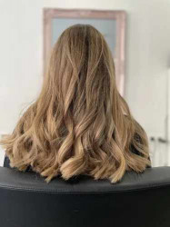 Coiffeur expert dans la pose et la dépose d'extension  